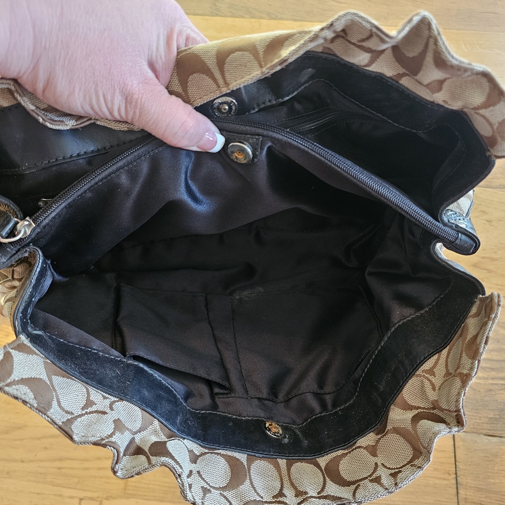 Coach Tan and Black Signature Shoulder Bag - Picture 4 of 5